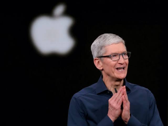 Apple to execute 1st major layoff, cuts jobs in corporate retail teams
