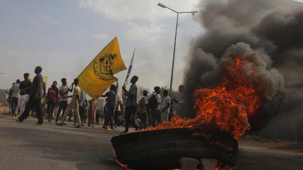Again, Sudanese military junta shut down internet amid protests