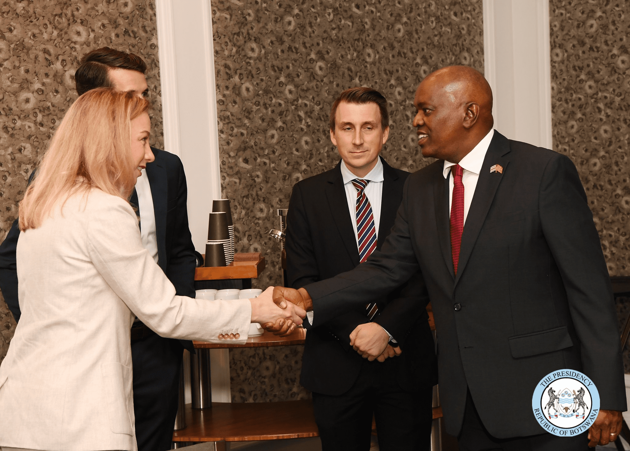 Botswana president meets Starlink representatives