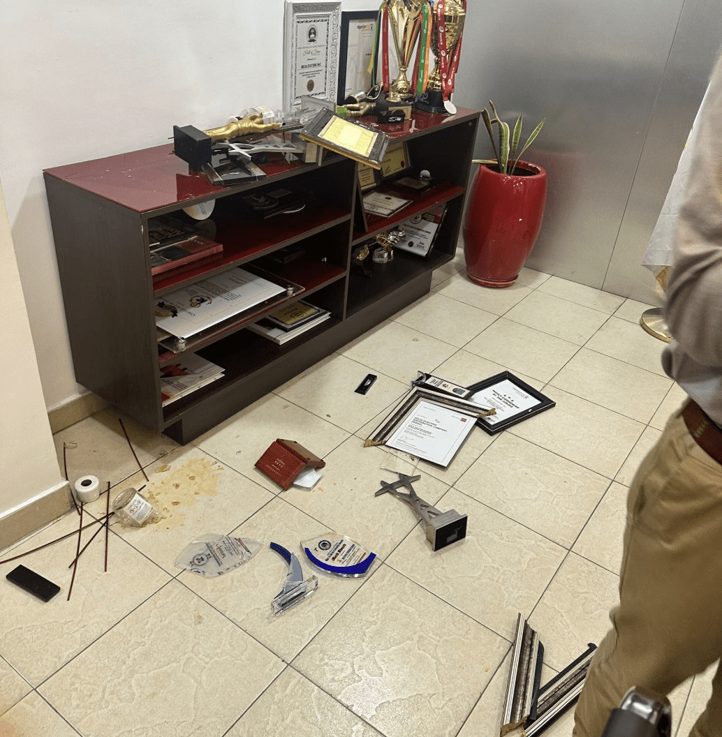Angry Air Force personnel storm Ikeja Electric, allegedly beat up staff (IMG: @TheCable X)